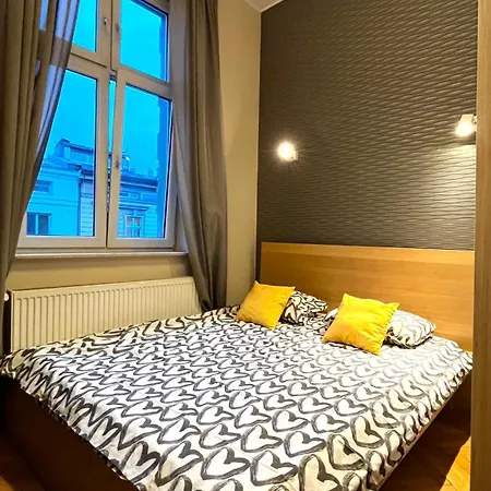 Center Apartment *
